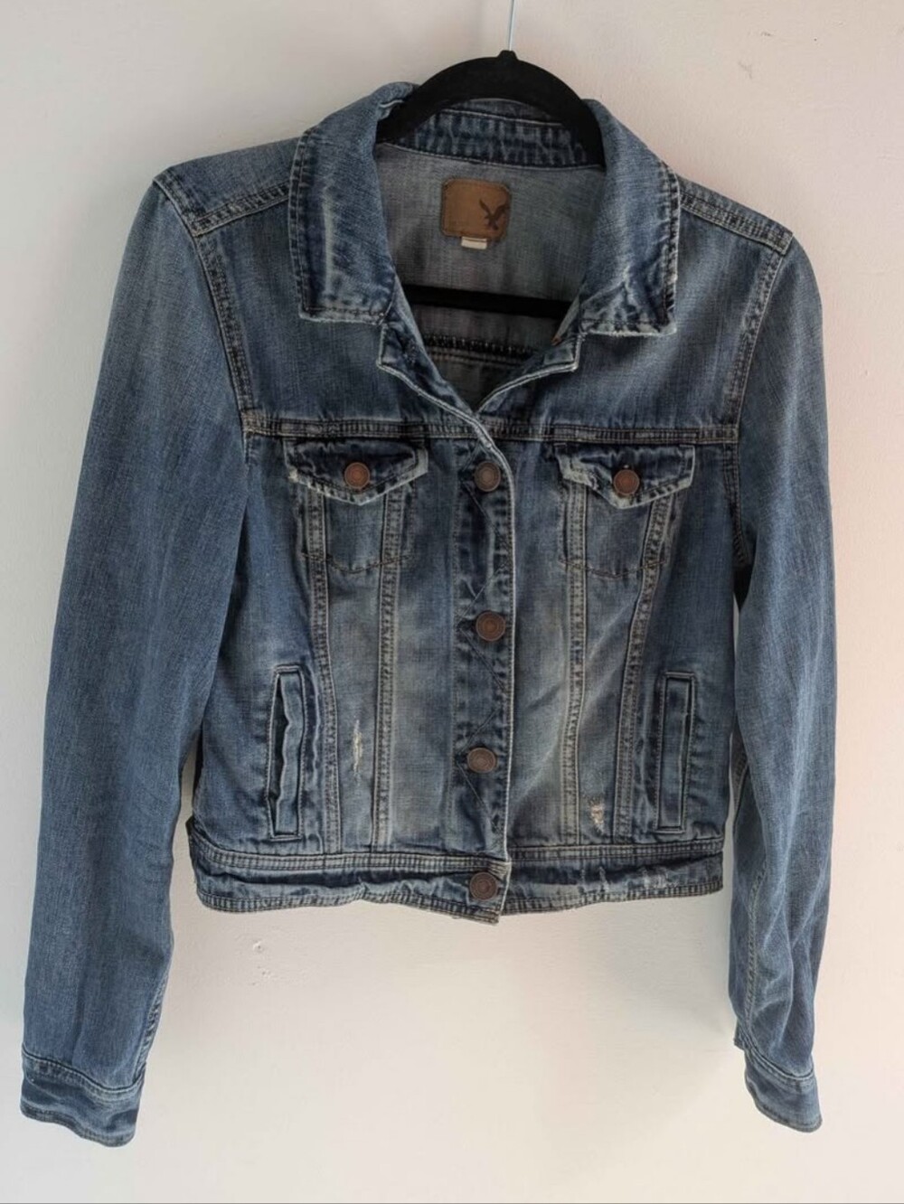 American Eagle Cropped Distressed Denim Jacket – Size M